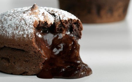 口味浓郁的巧克力熔岩蛋糕
