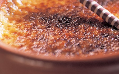 Karamel çikolatalı crème brûlée