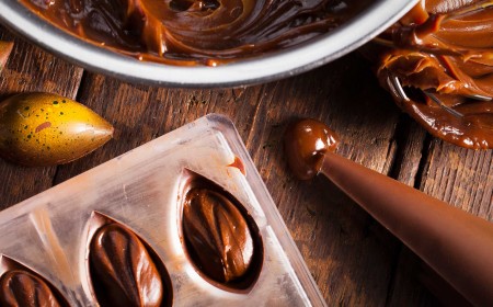 Milk chocolate ganache for moulded pralines