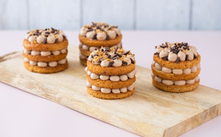 Mini Hazelnut Praline Cakes