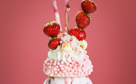 Freakshake: White Strawberry Dream