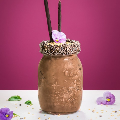 Freakshake: healthy treat: avocado banana chocolateshake