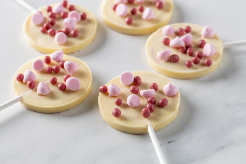 White Chocolate and Strawberry Lollies