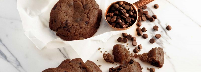 Chip cookies van donkere chocolade