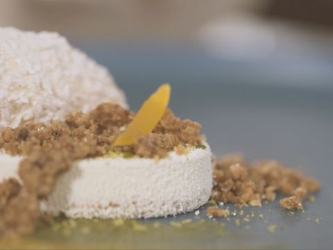 Demonstration video<span>Coconut Easter Egg Plated Dessert</span>