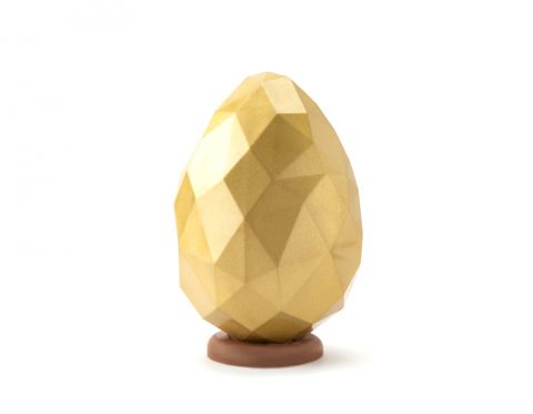 Шоколадное яйцо с драже из карамелизированного миндаля
