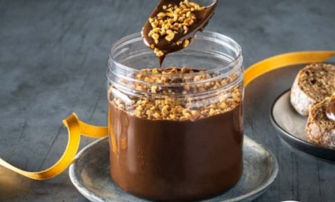 Supremely Crunchy Chocolate Hazelnut Spread