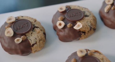 Demonstration video<span>Hazelnut & Callebaut NXT M_lk Chocolate Vegan Cookies</span>