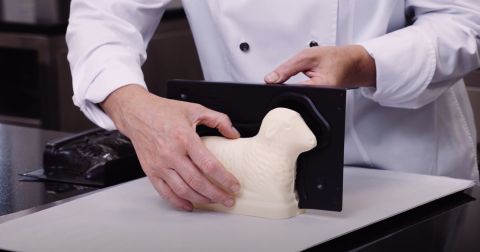 Demonstration video<span>White Chocolate Lamb</span>