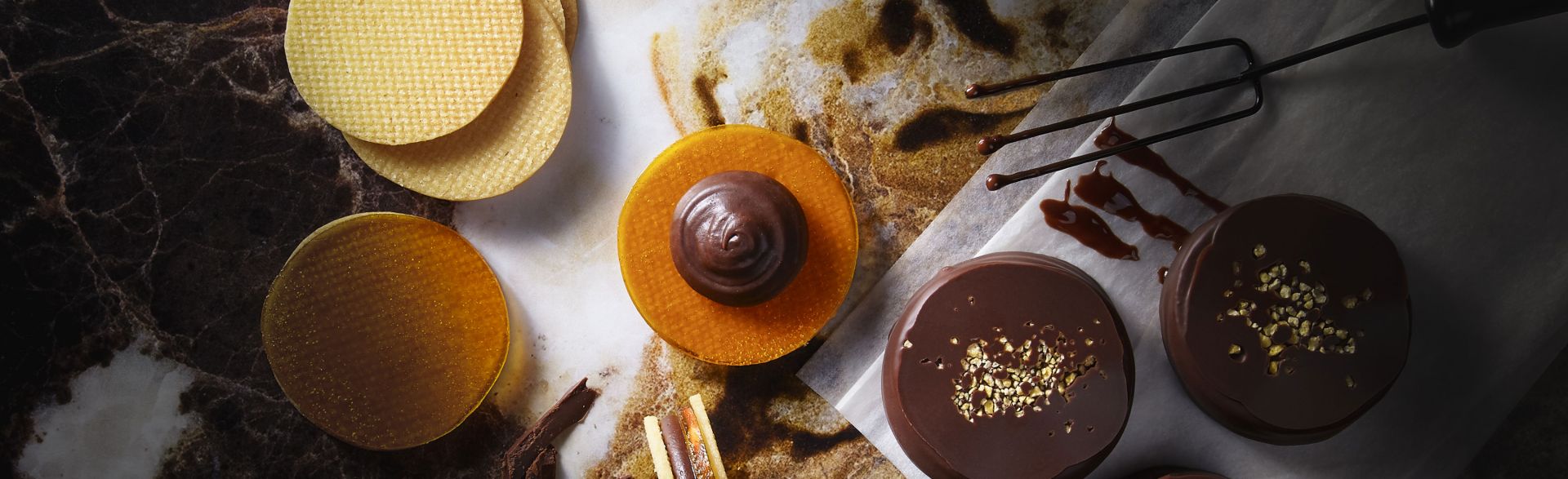 Čokoládové sušenky s marakujou a mangem