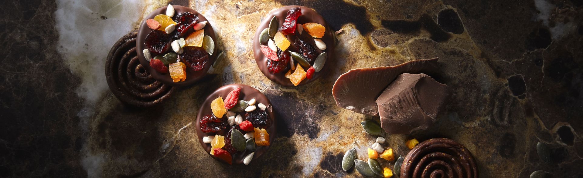 Talarki czekoladowe z owocami i nasionami