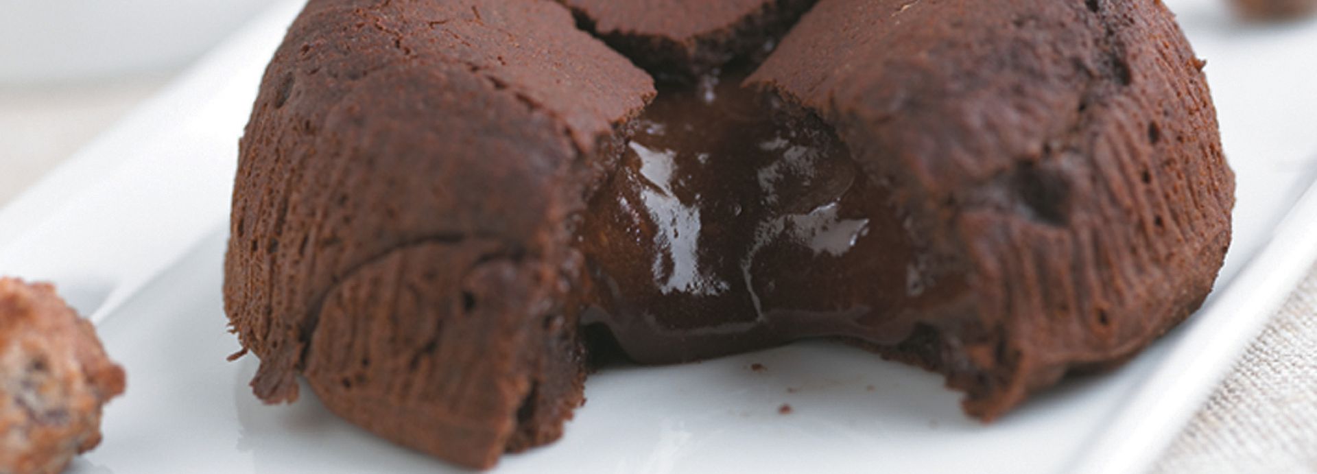 Schokoladenkuchen mit flüssigem Kern (Lavakuchen)