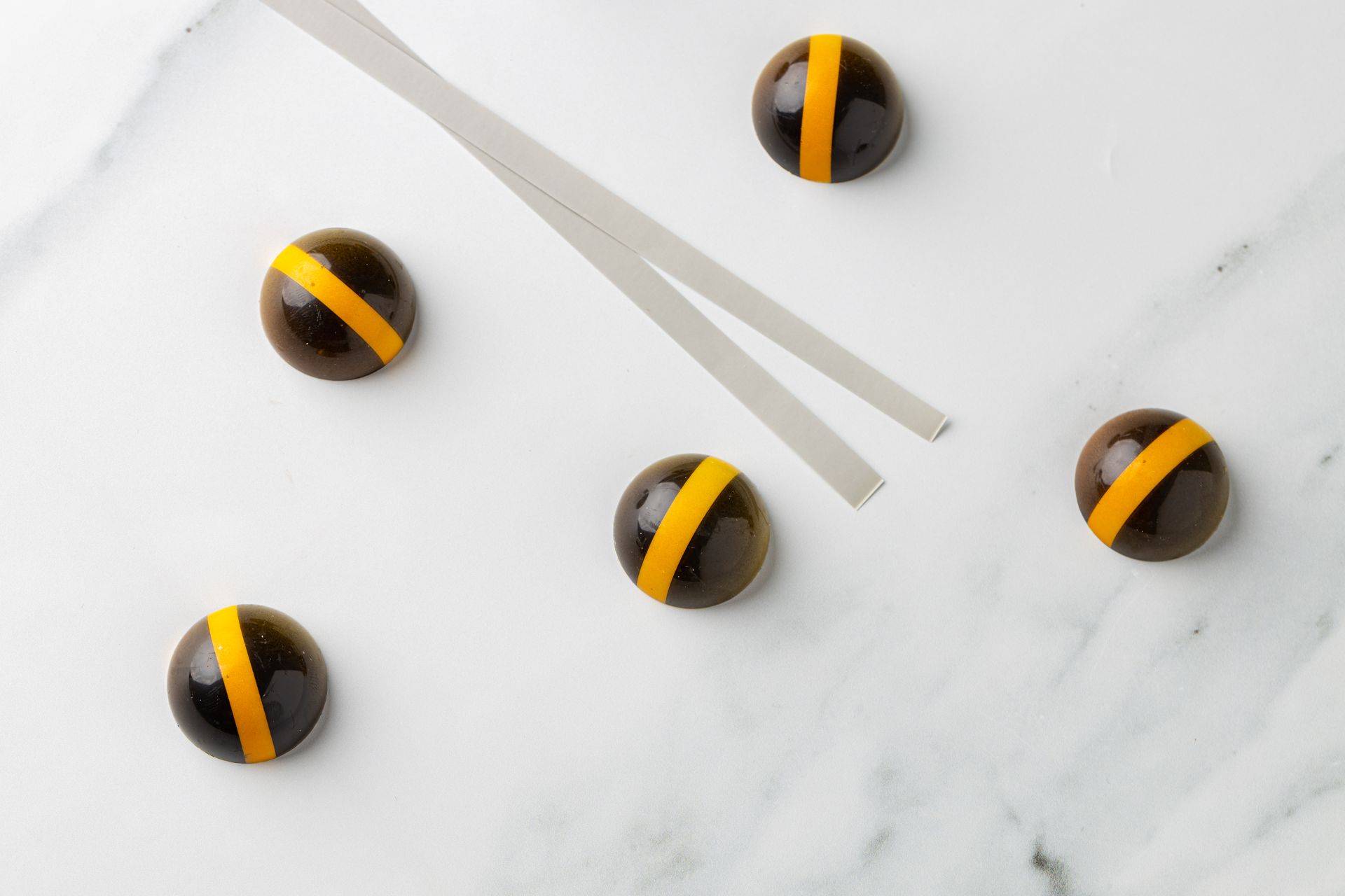 Bonbon Decoration - Tape and Spray Effect