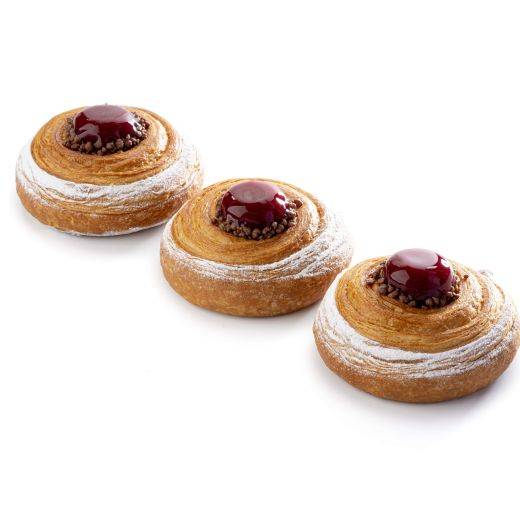 Pastry roll with Montseny cherry