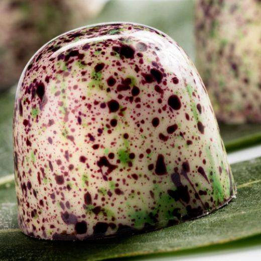 Fig leaf and yogurt praline