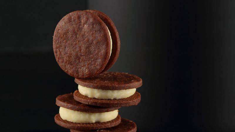 Dos chocolates petits fours