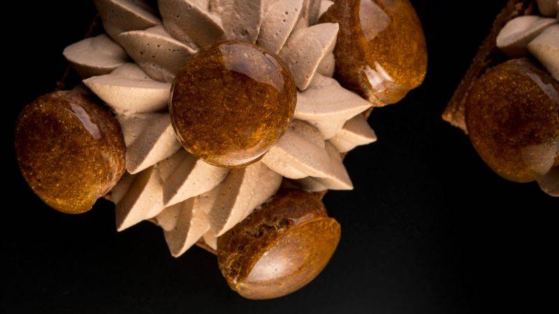 Saint-Honoré Lactée Supérieure con peras al horno