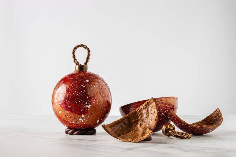 Christmas Cocoa Butter Shimmer Chocolate Bauble