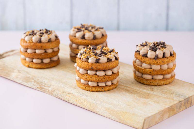 Mini Hazelnut Praline Cakes