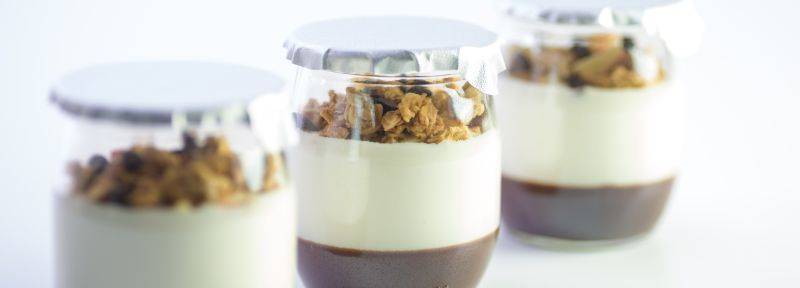 Chocolate yoghurt pots