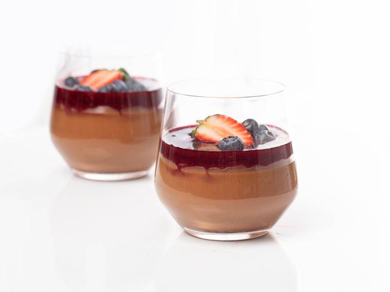 Panna Cotta de Amêndoas com Chocolate e Frutas Vermelhas