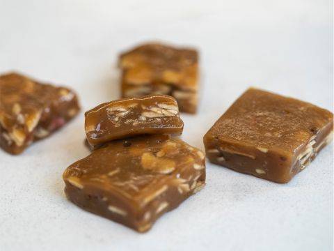Demonstration video<span>Passionfruit & Sliced Almond Caramel</span>