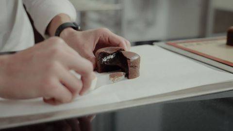 Demonstration video<span>Hazelnut and Dark Chocolate Lava Cake</span>