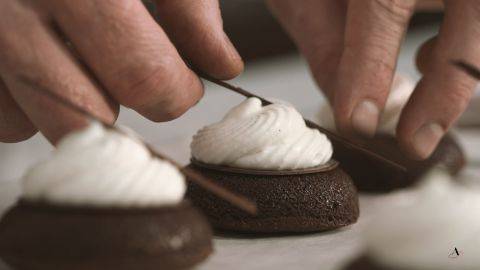 Demonstration video<span>Caramel and Vanilla Brownies</span>