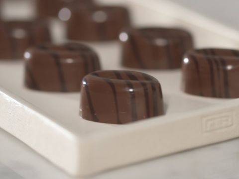Demonstration video<span>Coffee Ganache Molded Bonbons</span>