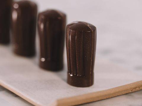 Demonstration video<span>Nutty Chef Hat Molded Bonbons</span>