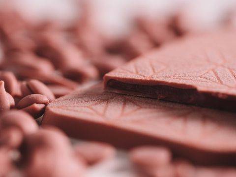 Demonstration video<span>Ruby Chocolate & Raspberry Ganache Tablets</span>