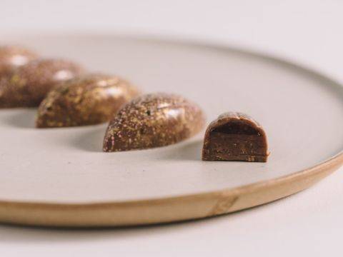 Demonstration video<span>Milk Chocolate And Grapefruit Molded Bonbons</span>