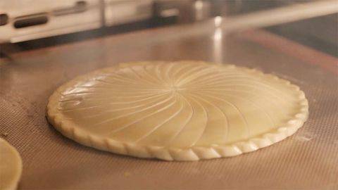 Demonstration video<span>Chocolate Almond Galette des Rois</span>