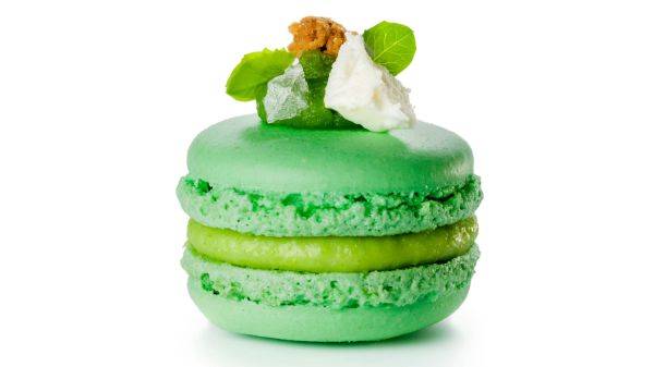 Green pea and Zephyr™ macaron