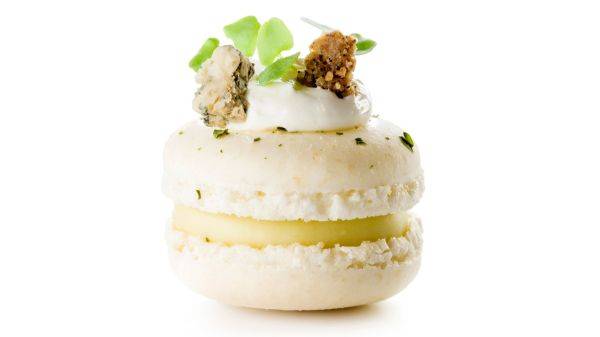 Celery and Zephyr™ macaron