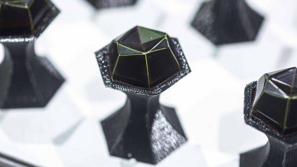 Earl grey tea, kaffir lime and quinoa praline hexoid