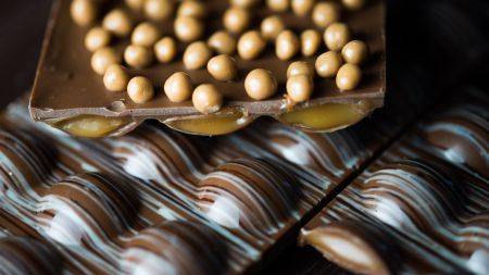 Chocolate Bar with salted caramel and Crispearls™