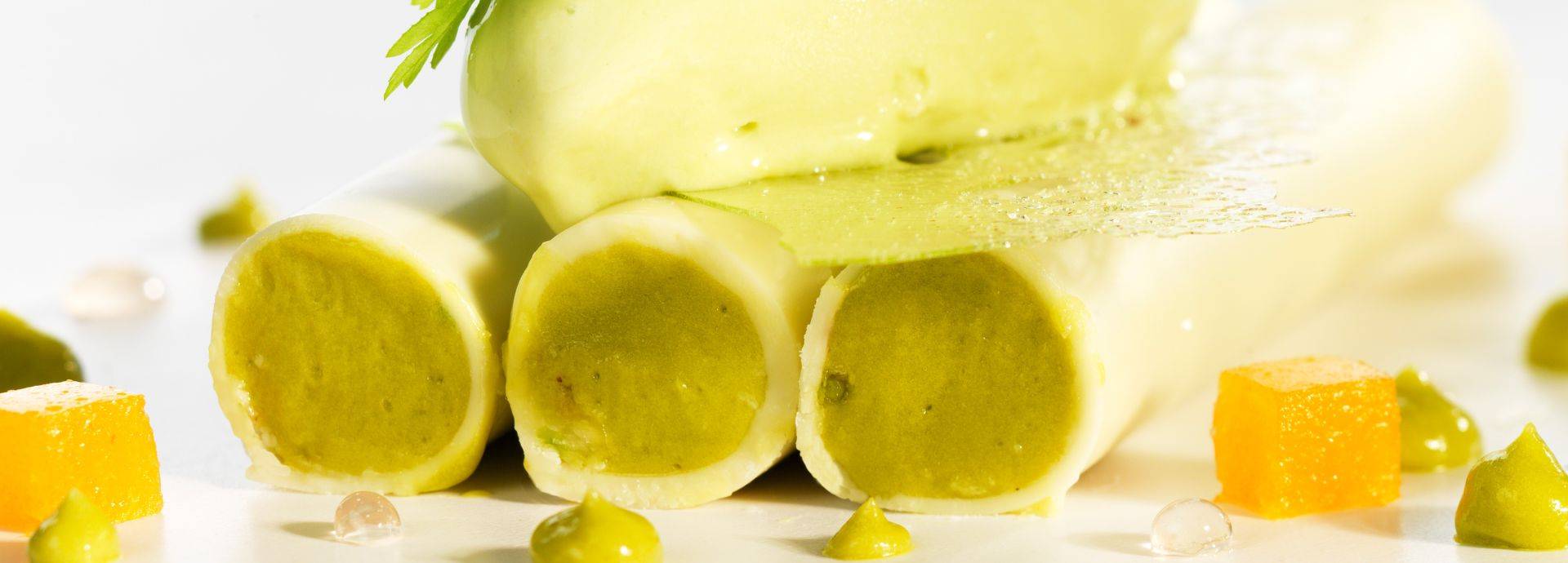 White chocolate canneloni with pistachio and ice cream | cacao-barry.com