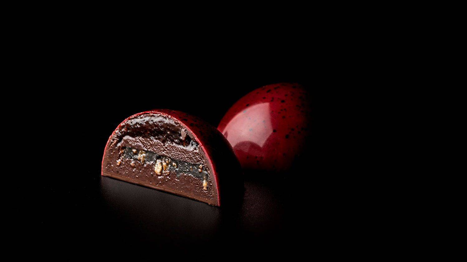Pimiento rojo – ganache Fleur de cao™ y pimienta – sésamo negro