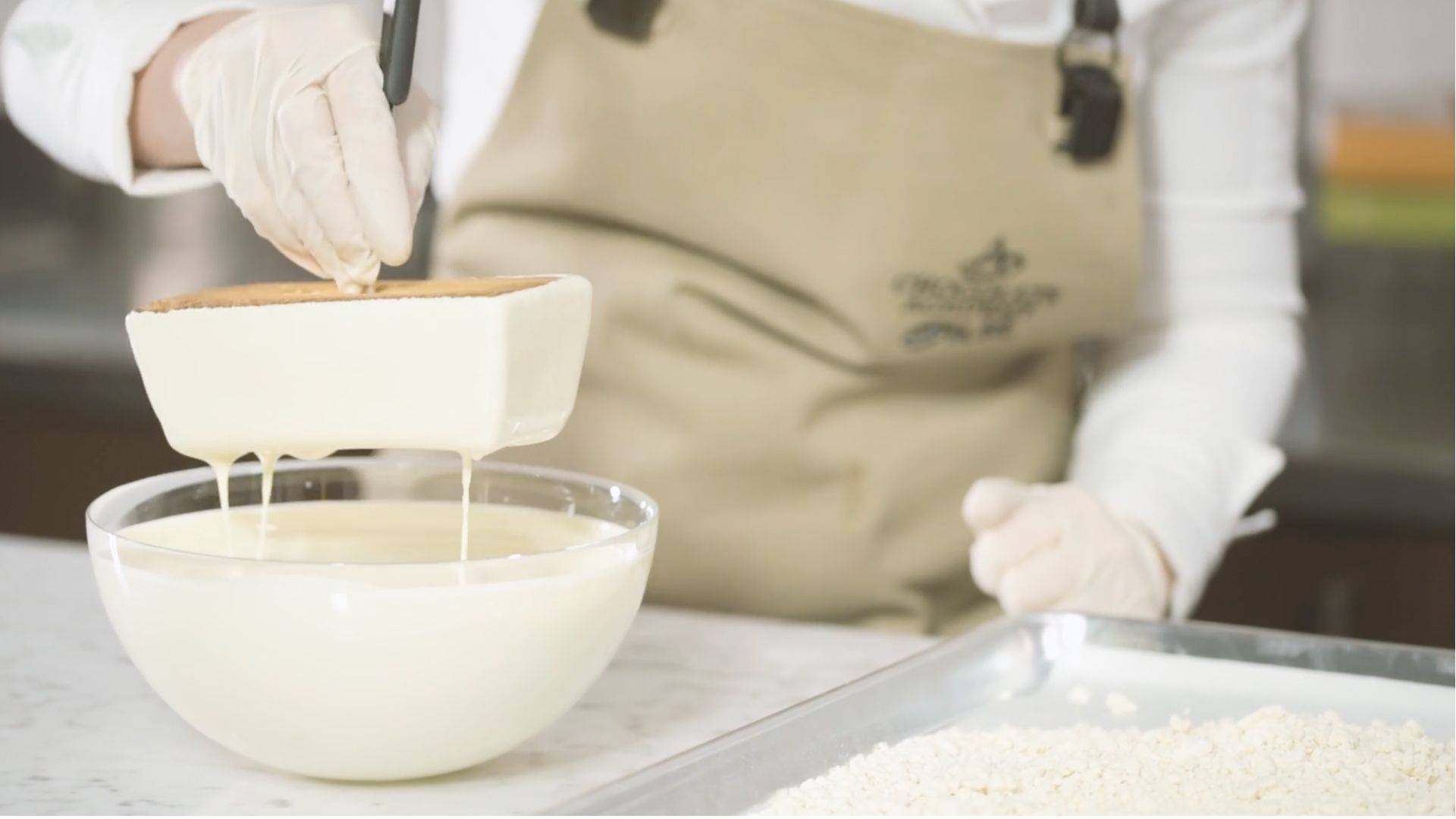 White Chocolate & Macadamia Cake