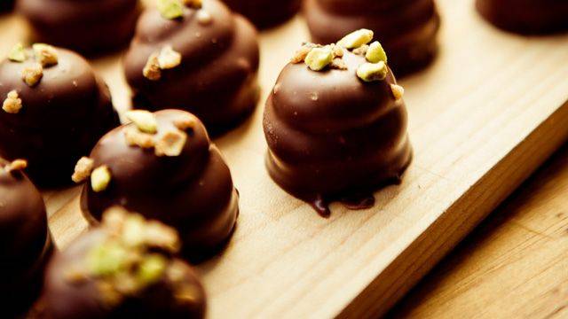 Bonbons fève de Tonka et pistaches caramélisées