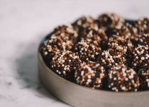 Demonstration video<span>Chocolate & Vanilla Truffles</span>