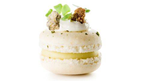 Beetroot and Zephyr™ macaron | cacao-barry.com