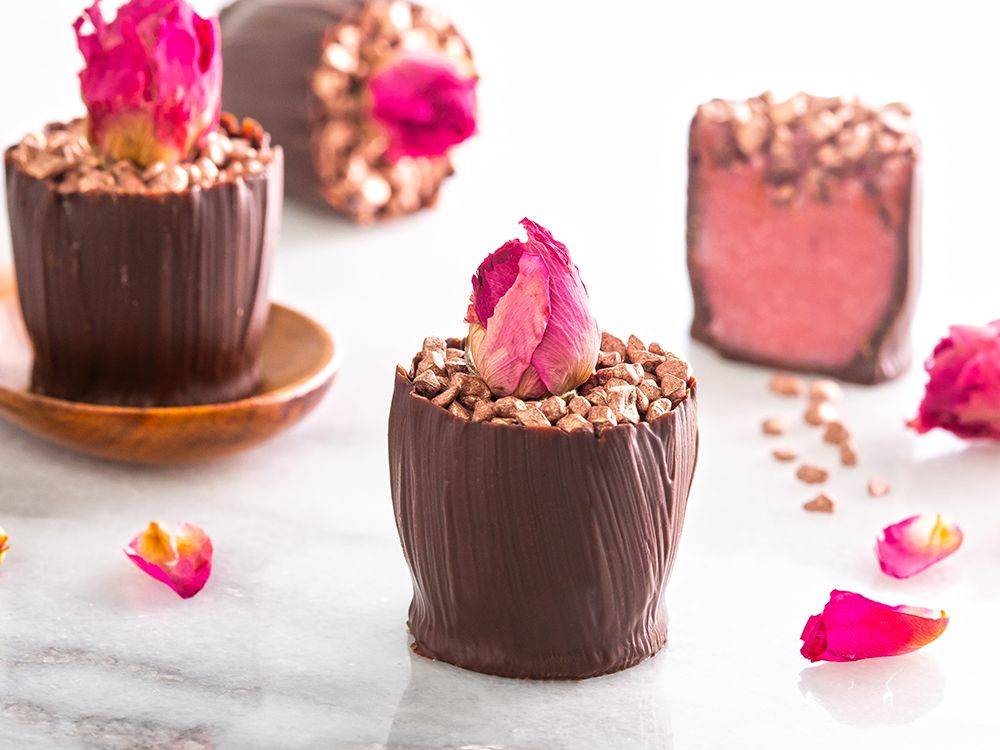 Small Cups com Ganache de Framboesa e Rosas