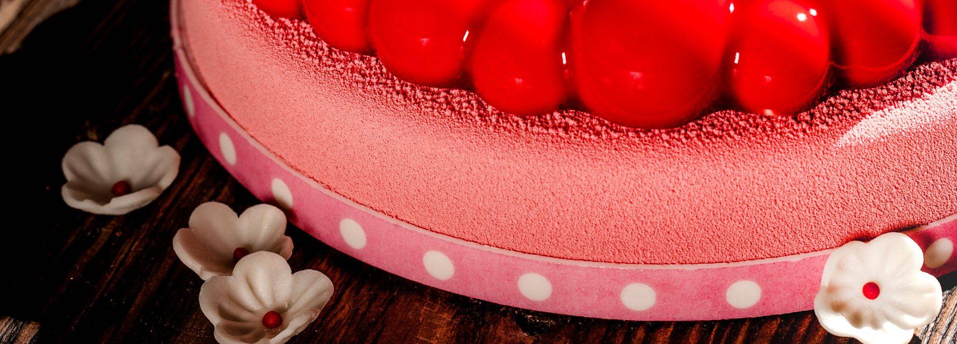 Tort czekolada / beza / hibiskus / brownie