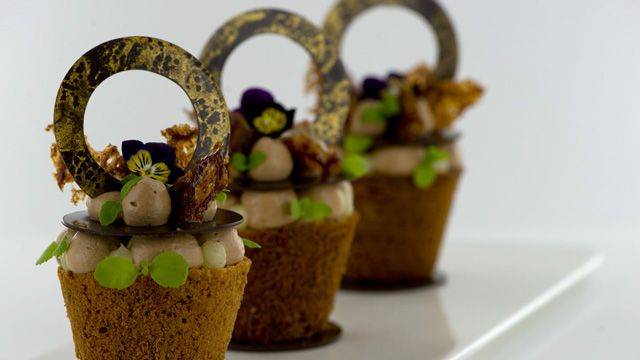Gâteau au panais, au miel et à la cardamome