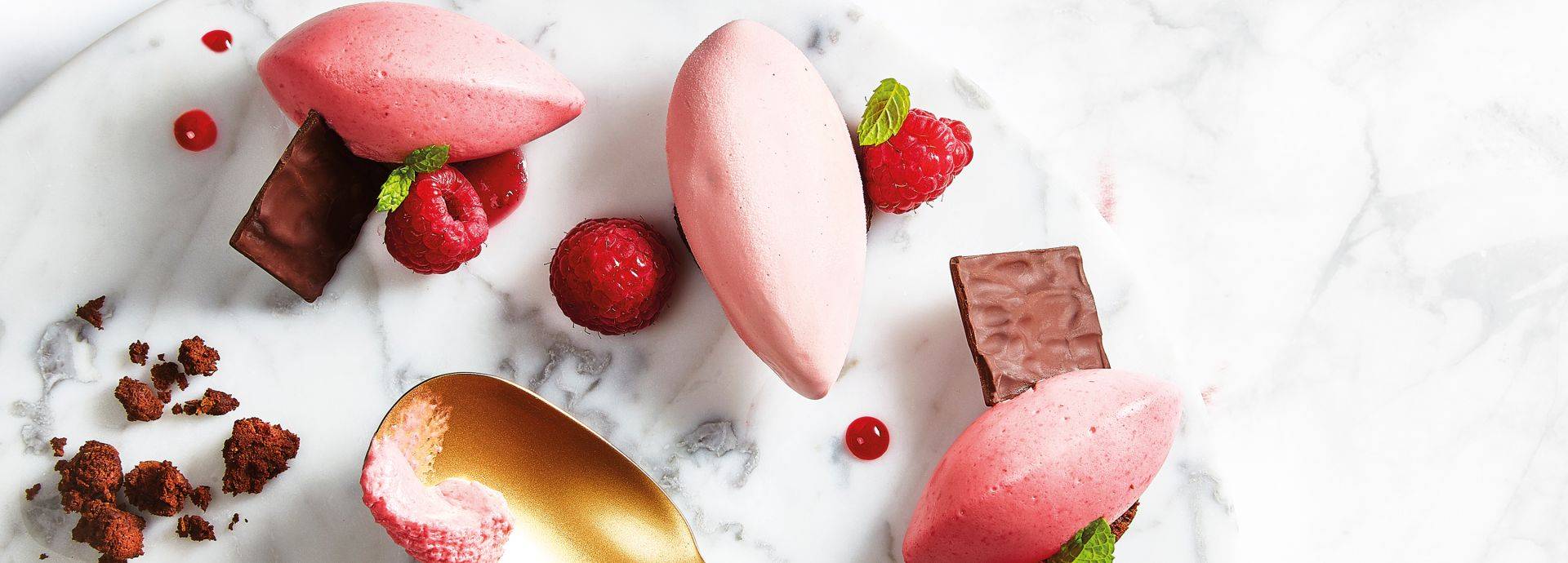 Mousse de Chocolate Ruby e Crumble de Cacau