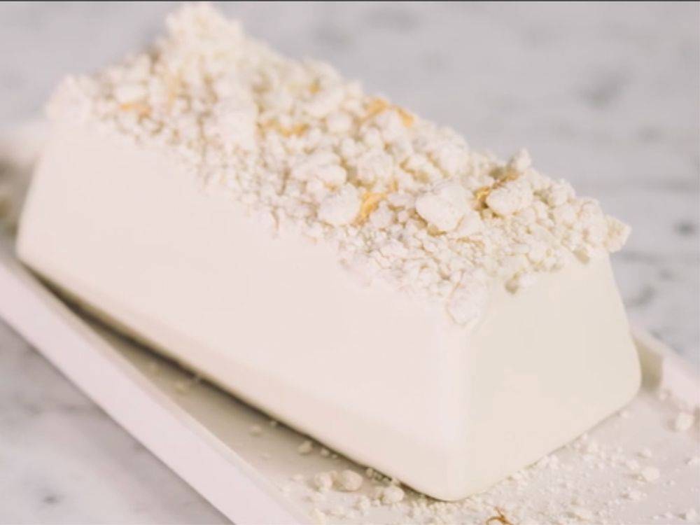 White Chocolate & Macadamia Cake