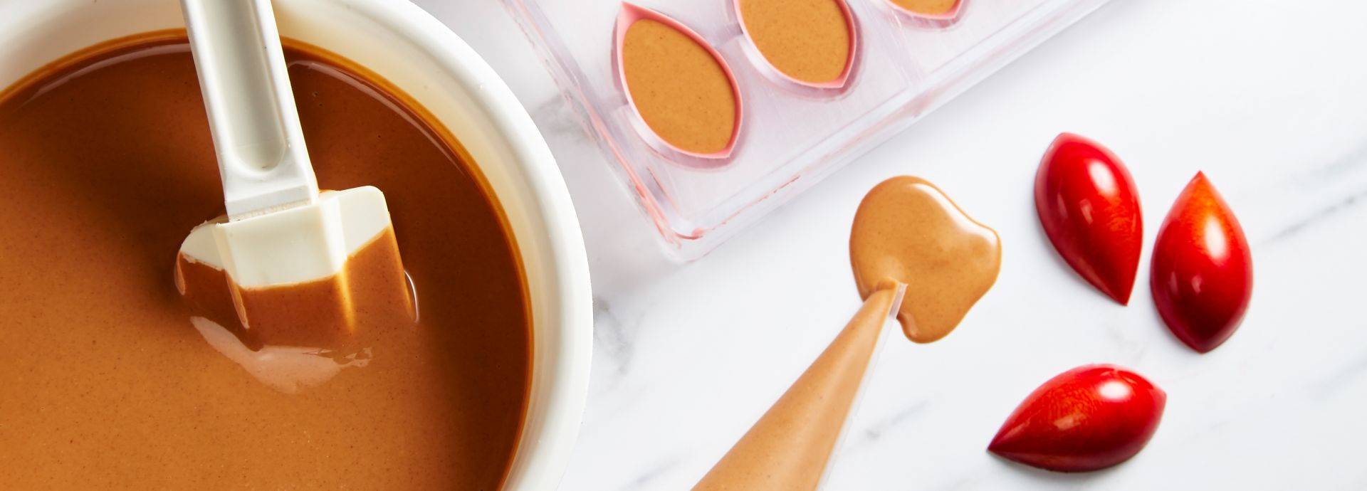 Recheio de chocolate ruby e amêndoas para bombons moldados