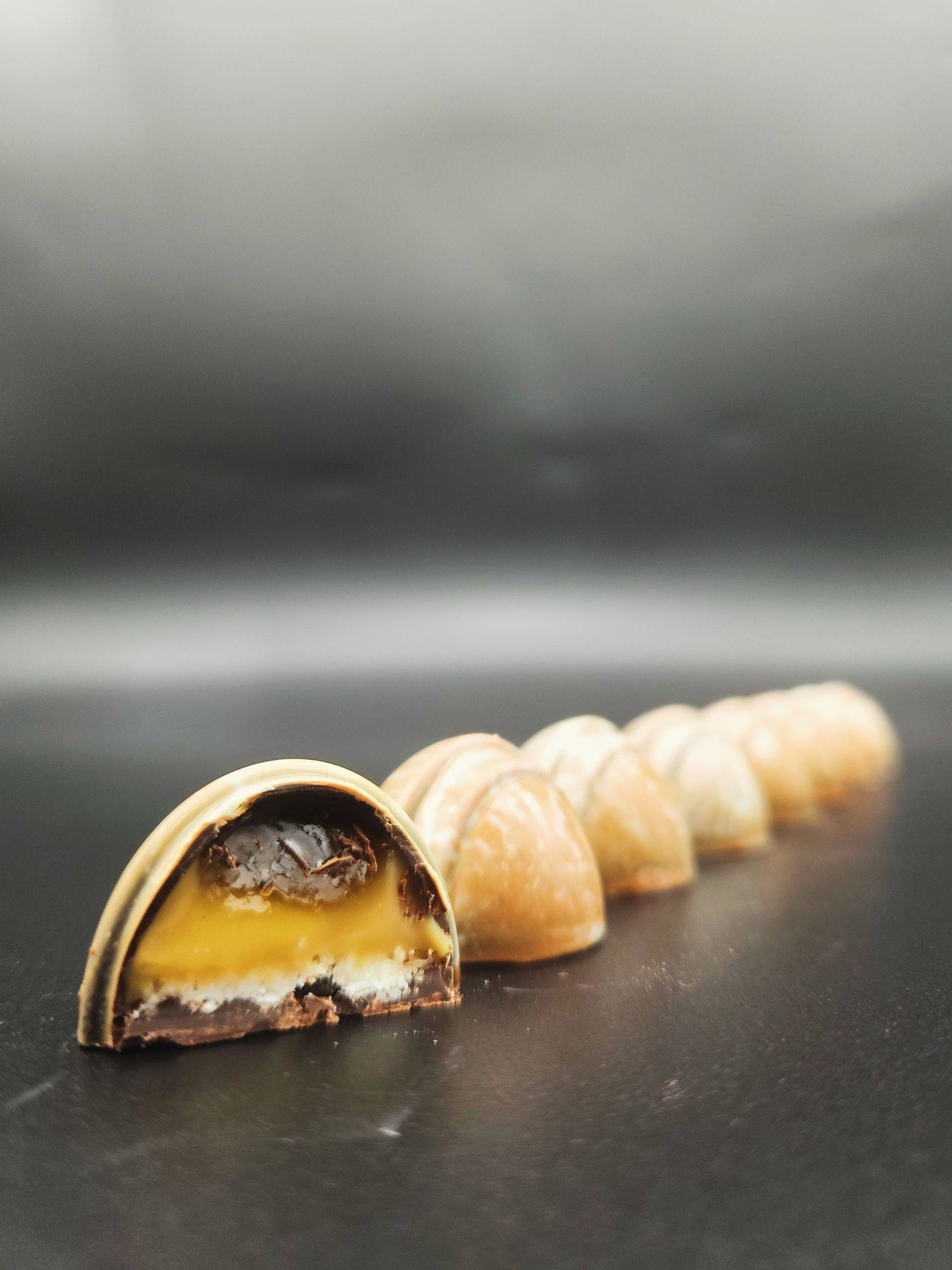 Zephyr Caramel Hertzoggie Bon Bon | callebaut.com